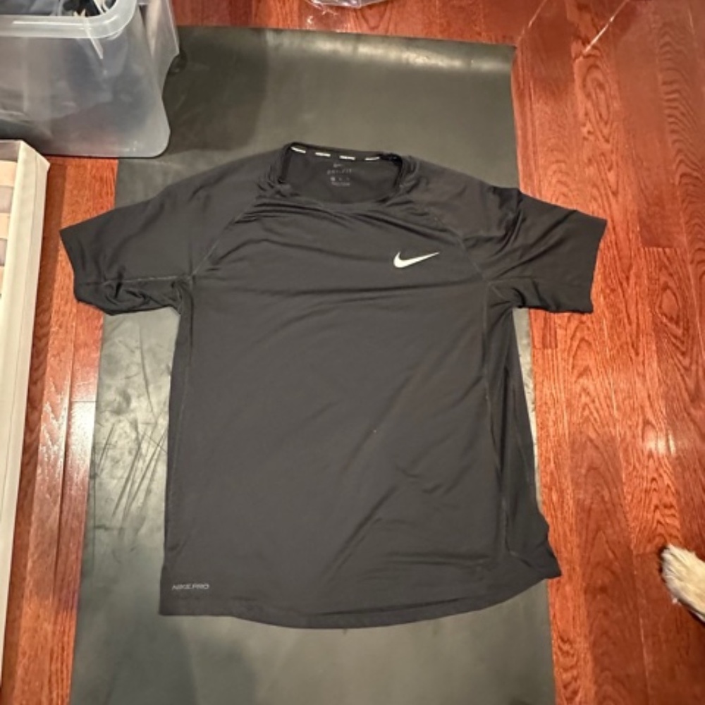 NIKE Men's dry fit shirt